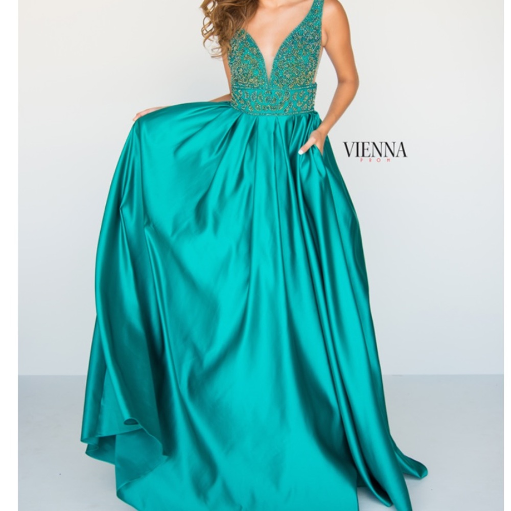 Vienna Prom Beautiful Ball gown size 2